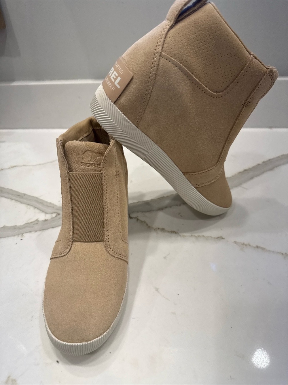 SOREL Out N About Casual Sporty Pull On Tan Suede Wedge Sneaker Women's Size 7.5